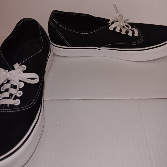 VANS MEN'S LIGHTWEIGHT CANVAS SNEAKERS - Picture 3 of 10